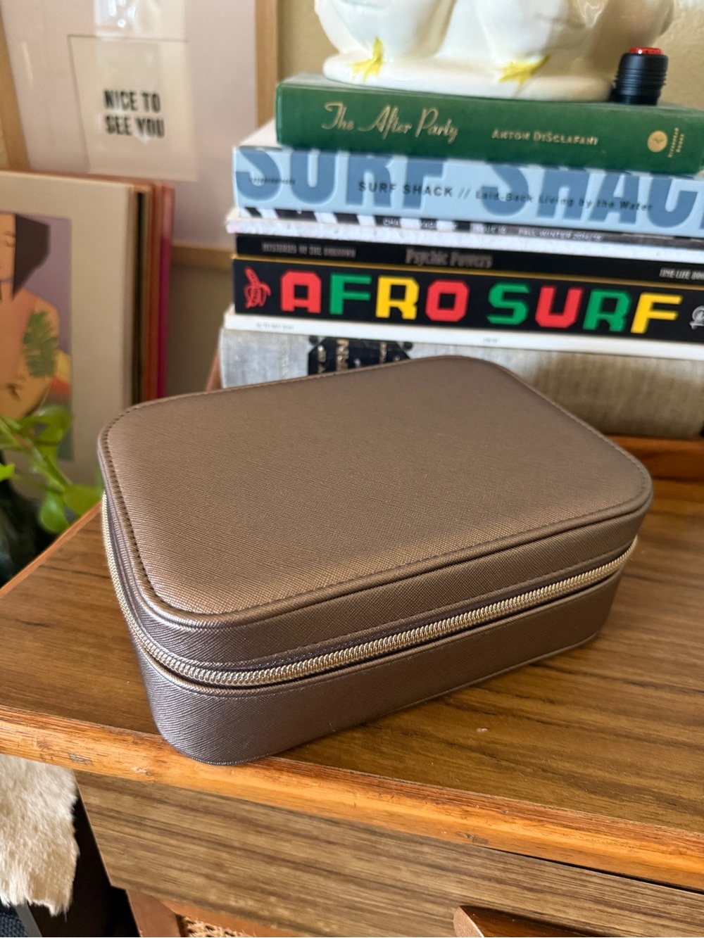 New True botanicals Compact Brown Travel Jewelry makeup zippered Case